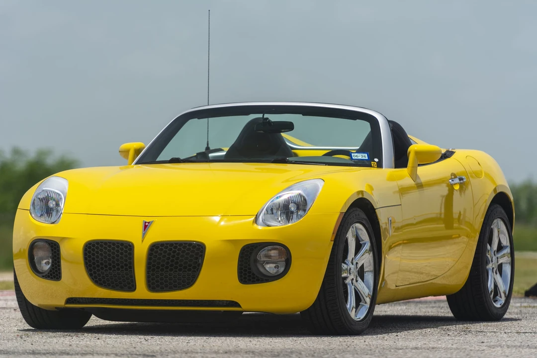 2007 Pontiac Solstice GXP - Image 2 of 31