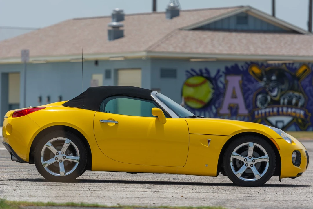 2007 Pontiac Solstice GXP - Image 12 of 31
