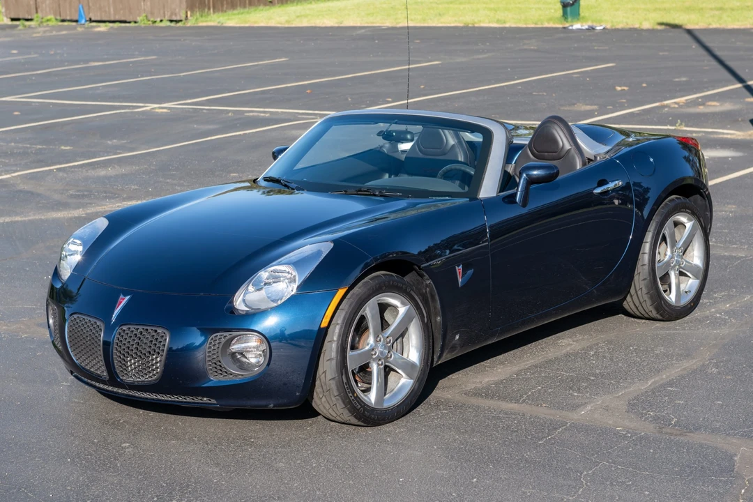 2007 Pontiac Solstice GXP - Image 2 of 31