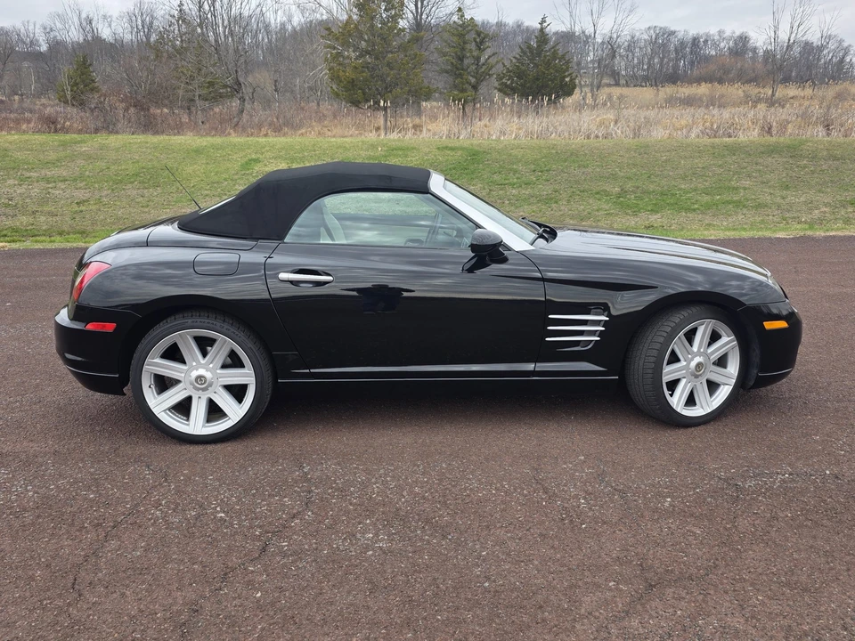 2008 Chrysler Crossfire - Image 27 of 31
