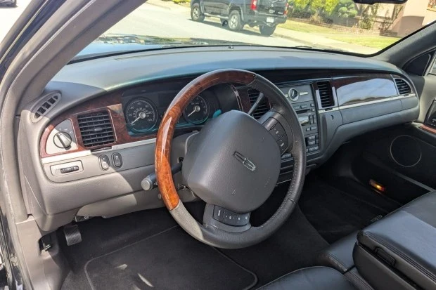 2008 Lincoln Town Car - Image 5 of 8