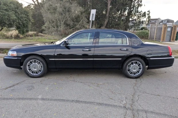2008 Lincoln Town Car - Image 3 of 8