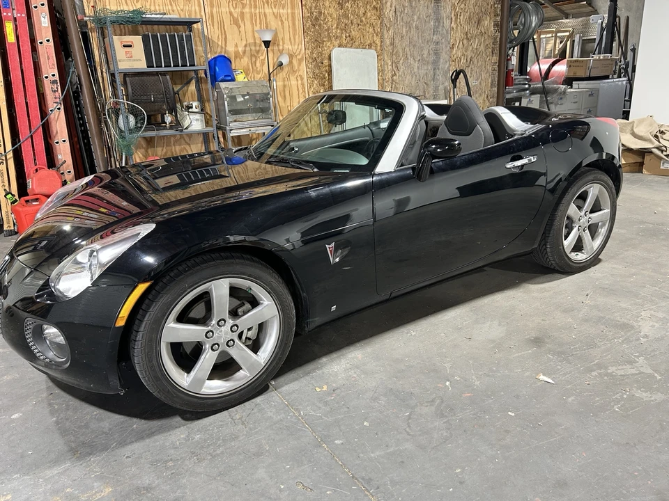 2008 Pontiac Solstice GXP - Image 2 of 31