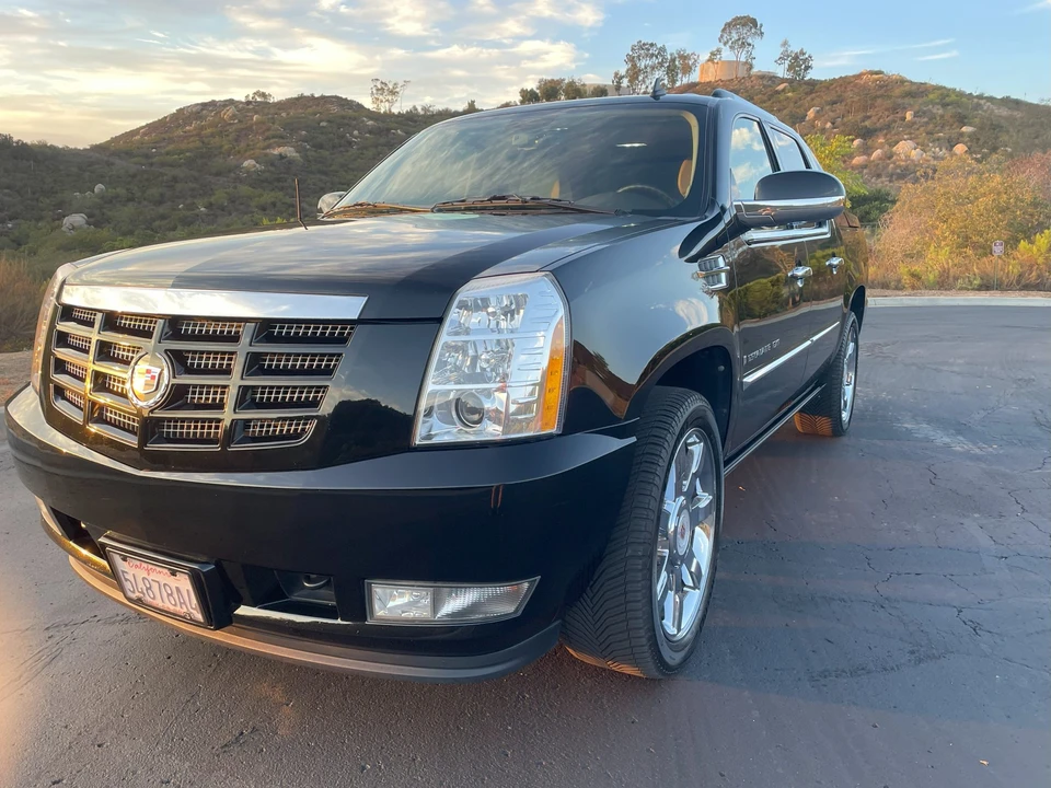 2009 Cadillac Escalade & EXT 3rd Gen - Image 8 of 31