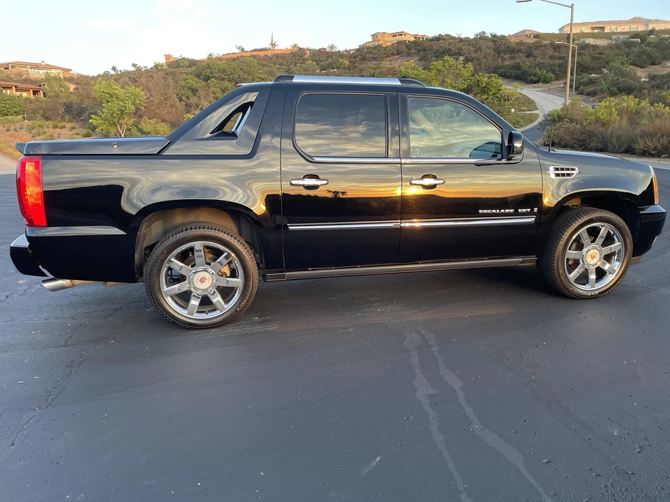 2009 Cadillac Escalade & EXT 3rd Gen - Image 4 of 31