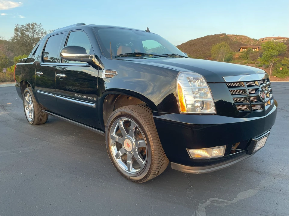 2009 Cadillac Escalade & EXT 3rd Gen - Image 3 of 31