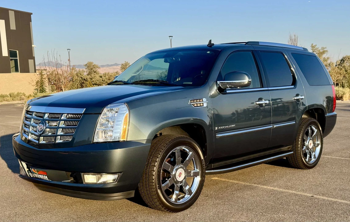 2009 Cadillac Escalade & EXT 3rd Gen - Image 2 of 31