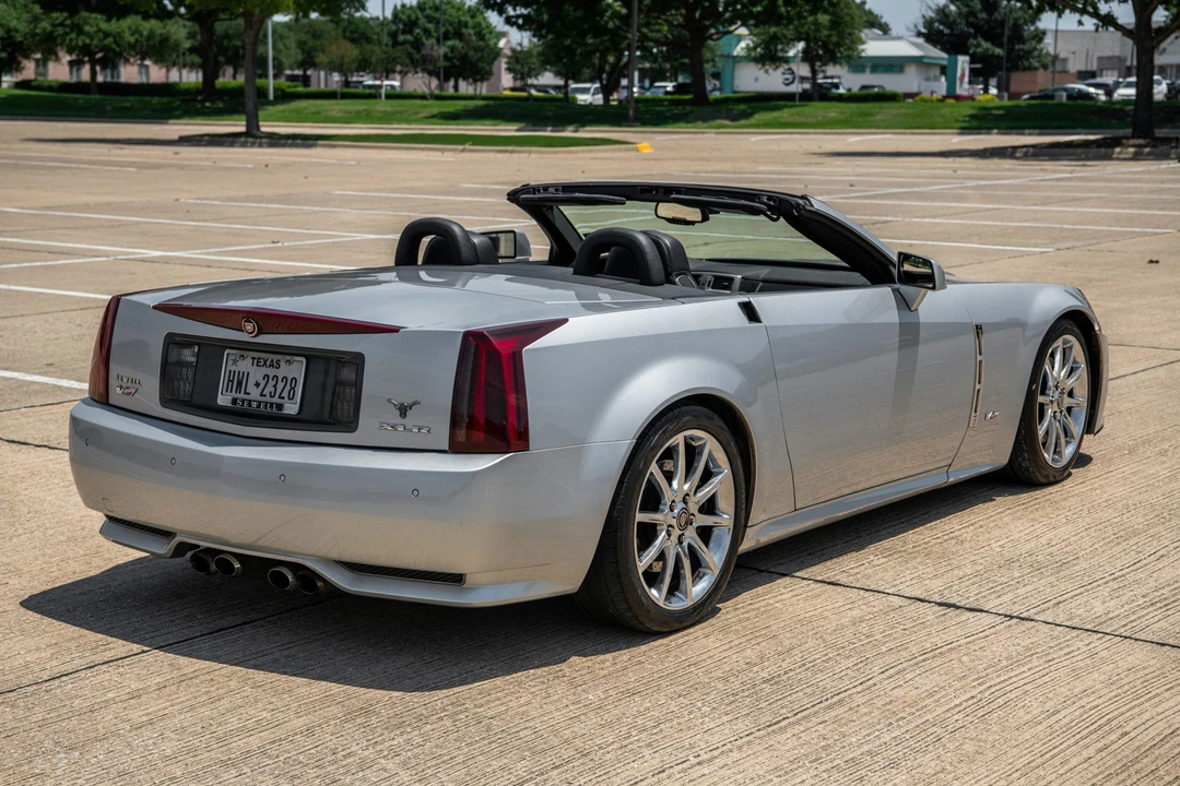 2009 Cadillac XLR-V - Image 16 of 31