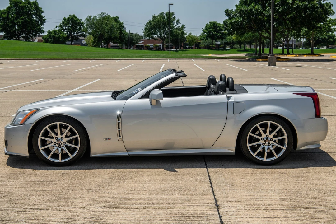 2009 Cadillac XLR-V - Image 9 of 31