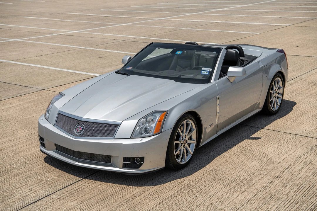 2009 Cadillac XLR-V - Image 10 of 31