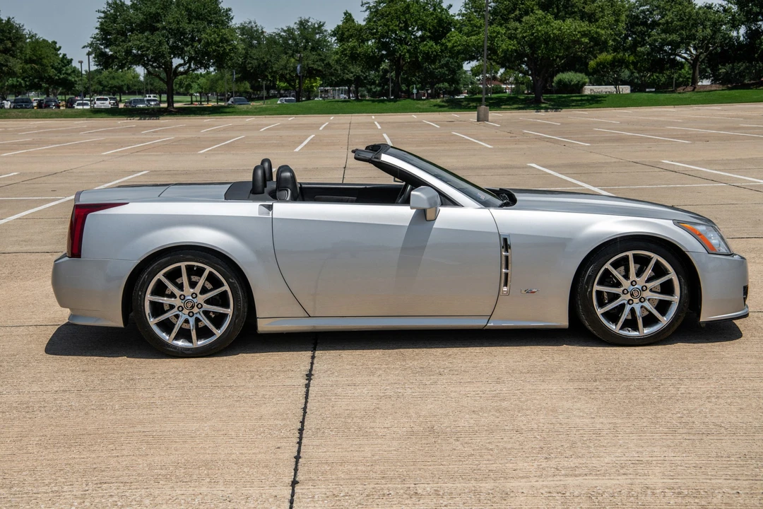 2009 Cadillac XLR-V - Image 15 of 31