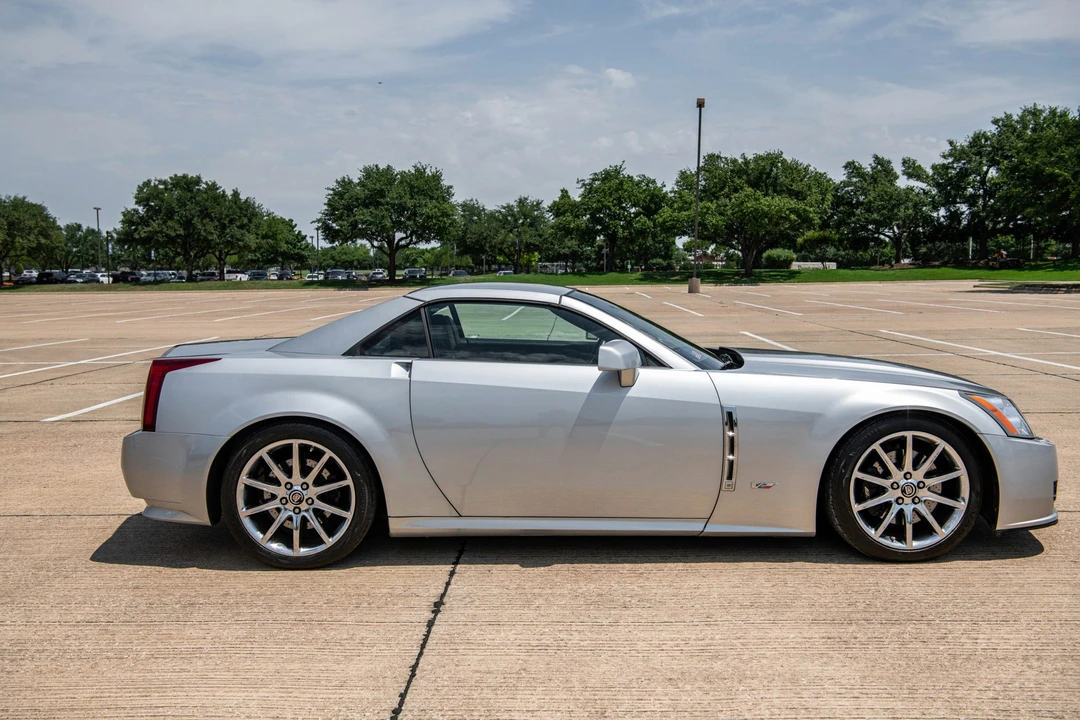 2009 Cadillac XLR-V - Image 5 of 31