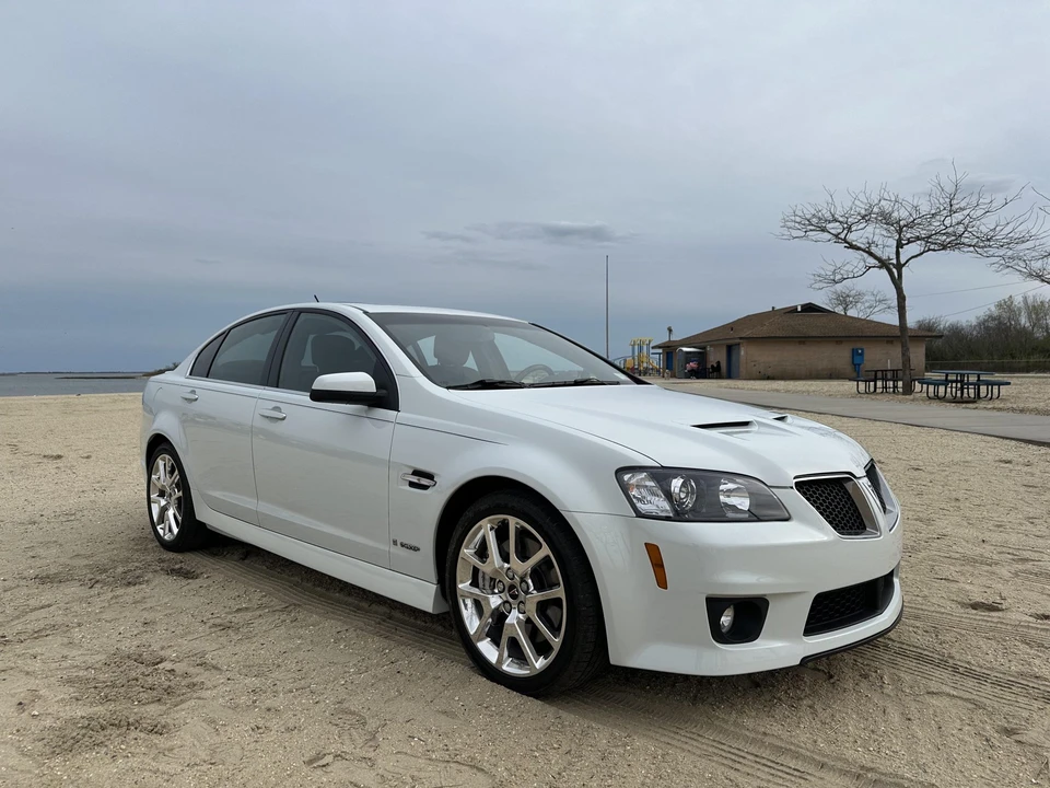 2009 Pontiac G8 - Image 2 of 31