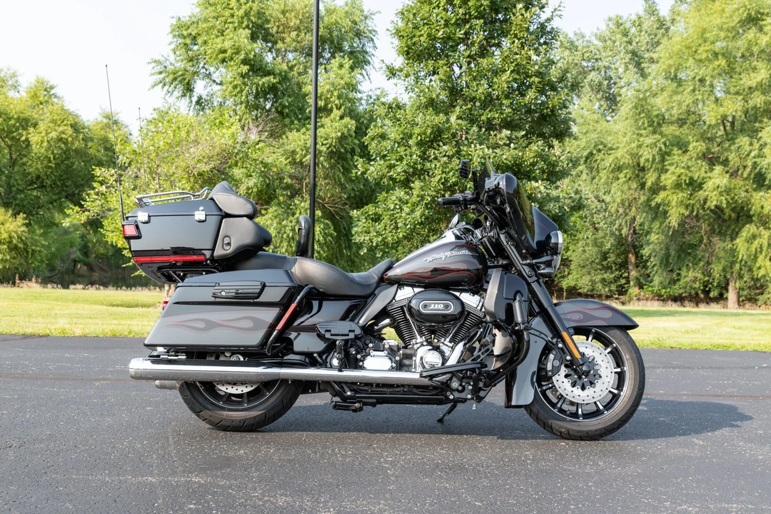 2010 Harley-Davidson CVO - Image 5 of 31