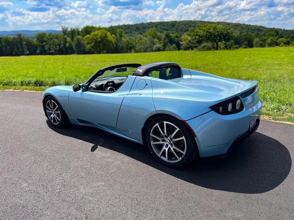2010 Tesla Roadster - Image 10 of 31