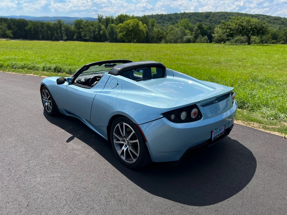 2010 Tesla Roadster - Image 12 of 31
