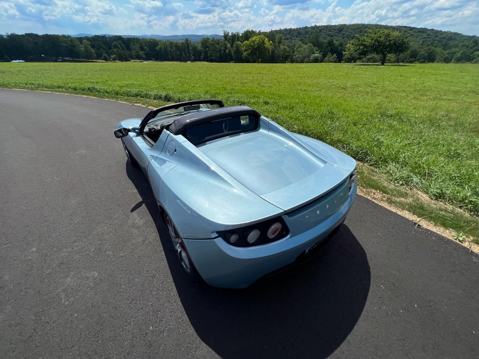 2010 Tesla Roadster - Image 18 of 31