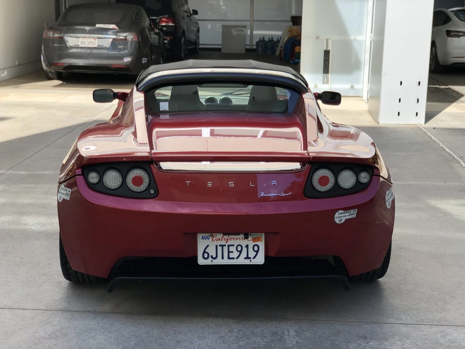 2010 Tesla Roadster - Image 10 of 31