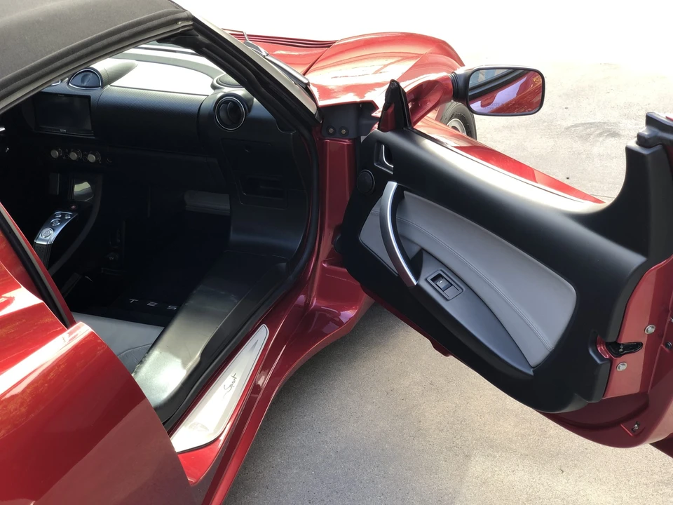 2010 Tesla Roadster - Image 29 of 31