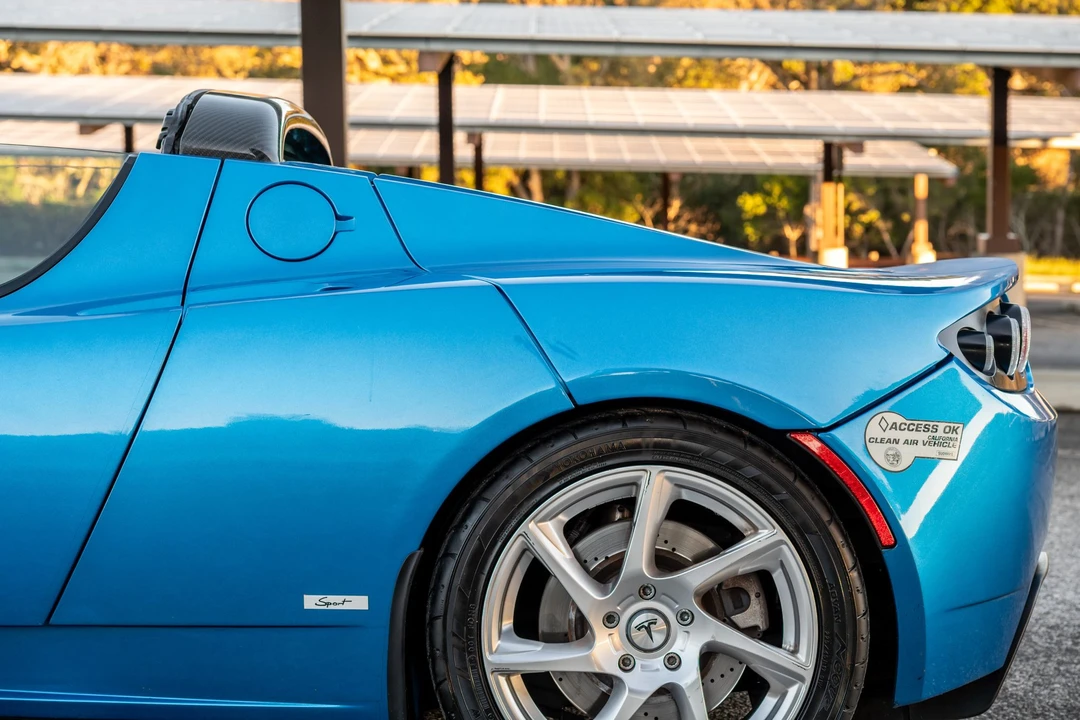 2011 Tesla Roadster - Image 27 of 31
