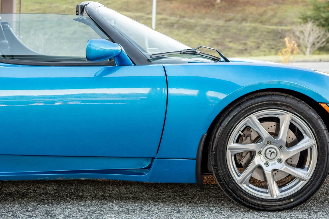 2011 Tesla Roadster - Image 24 of 31