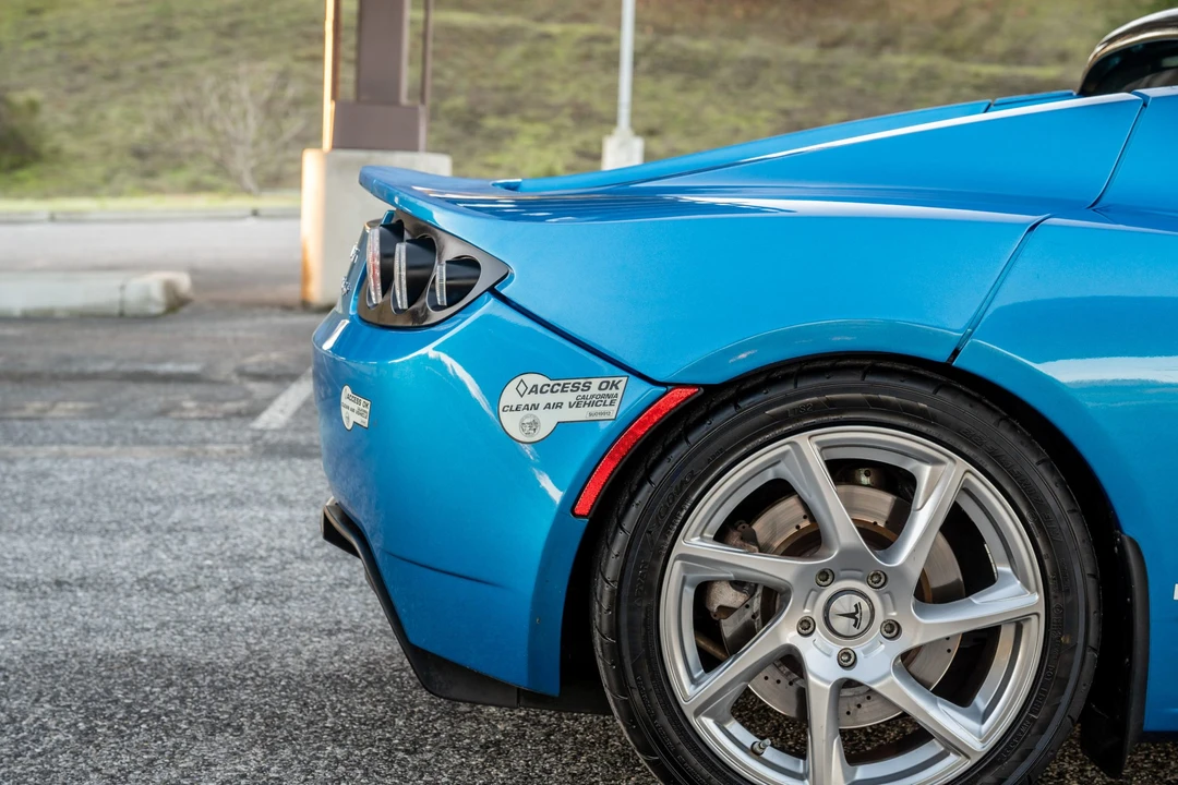 2011 Tesla Roadster - Image 25 of 31