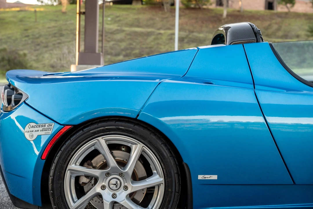 2011 Tesla Roadster - Image 28 of 31