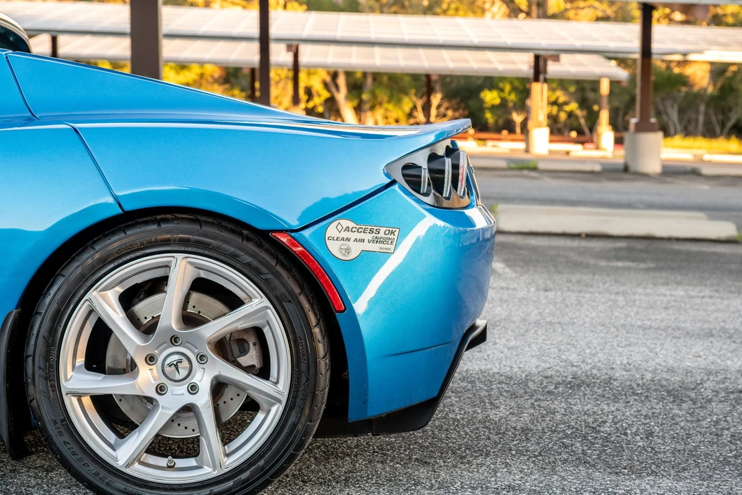 2011 Tesla Roadster - Image 26 of 31