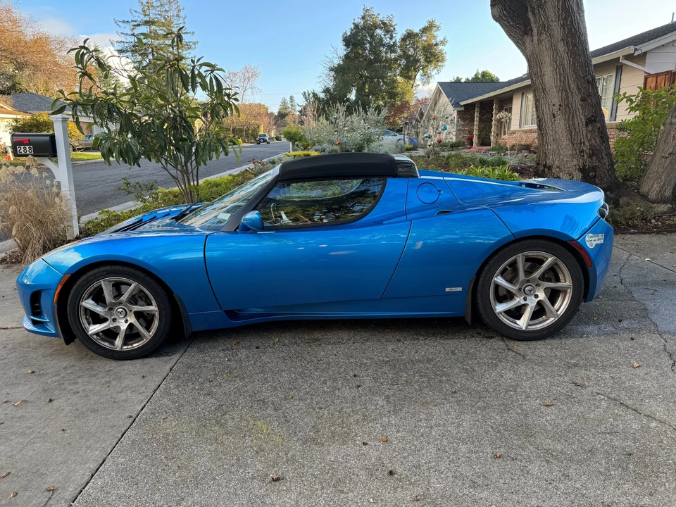 2011 Tesla Roadster - Image 18 of 31