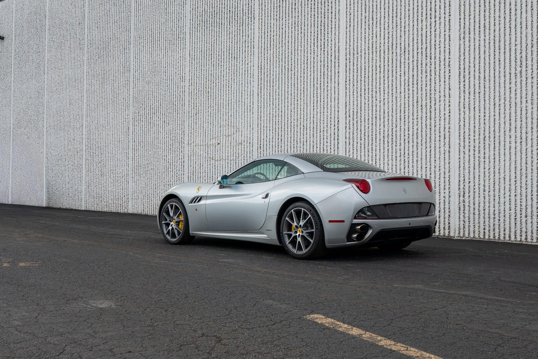2012 Ferrari California - Image 16 of 31