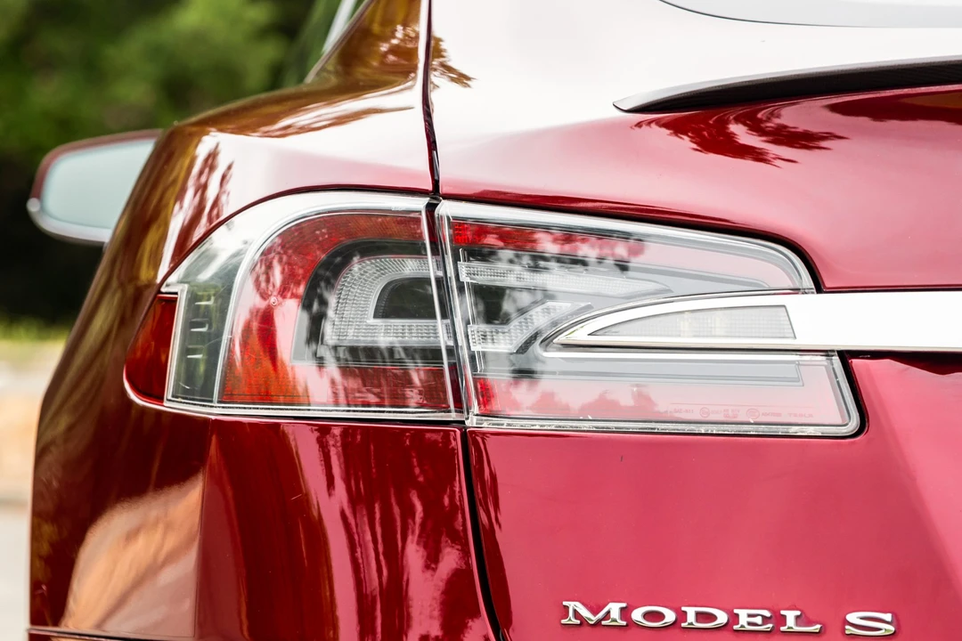 2012 Tesla Model S - Image 15 of 31