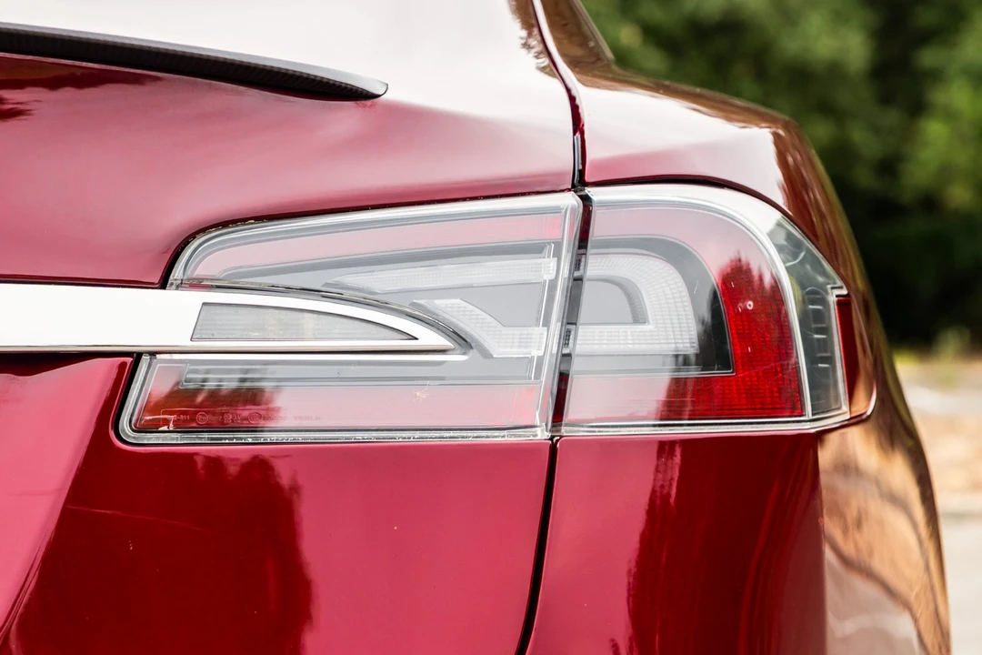 2012 Tesla Model S - Image 16 of 31
