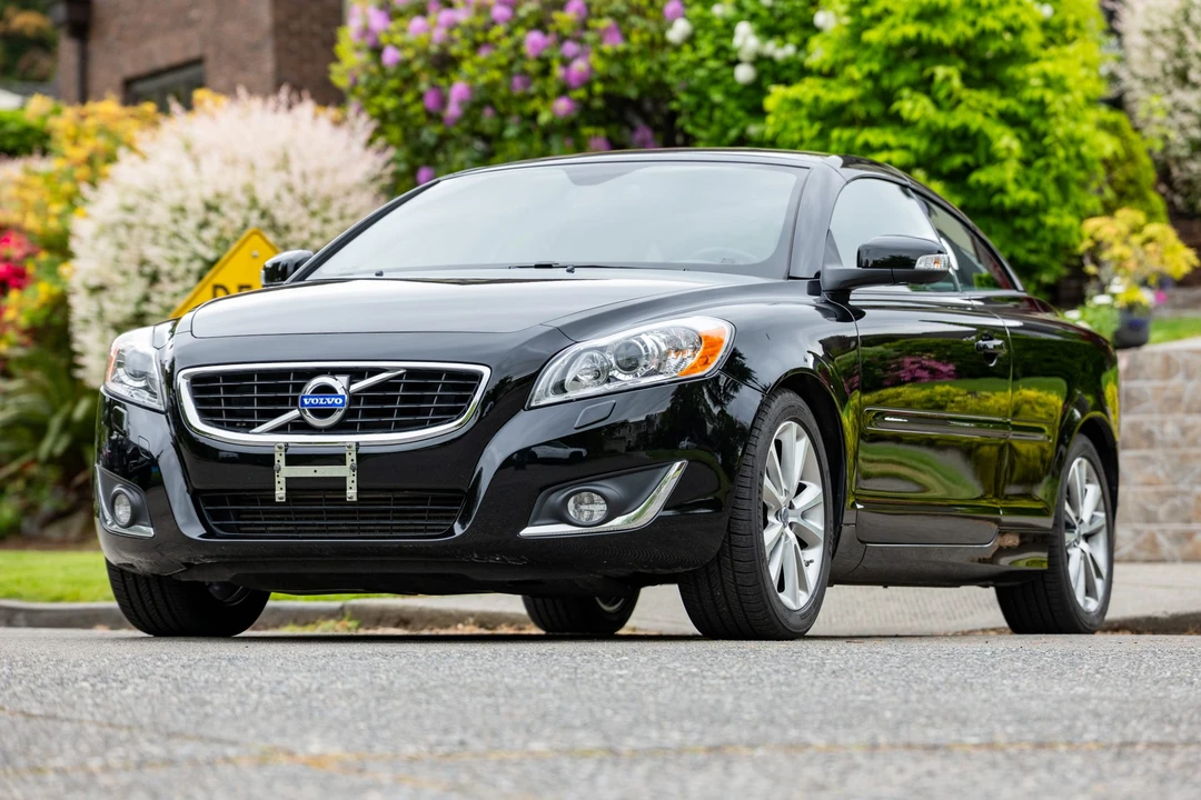 2013 Volvo C70 2nd Gen - Image 2 of 31