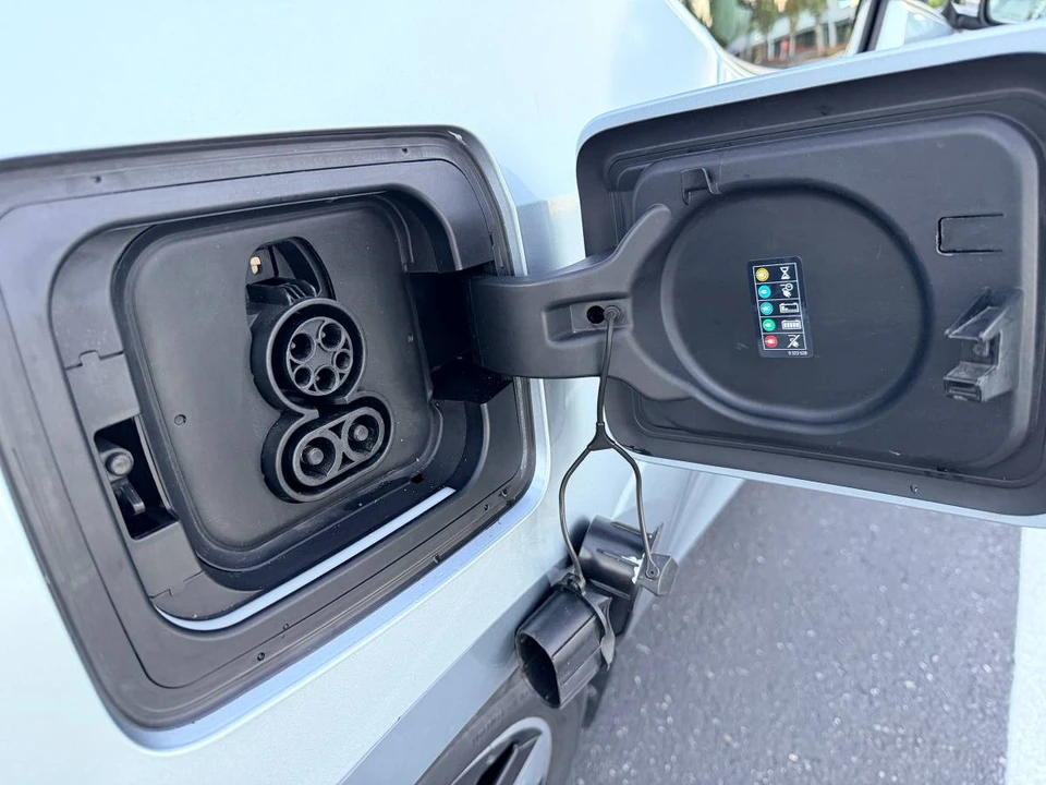 2014 BMW i3 - Image 14 of 21