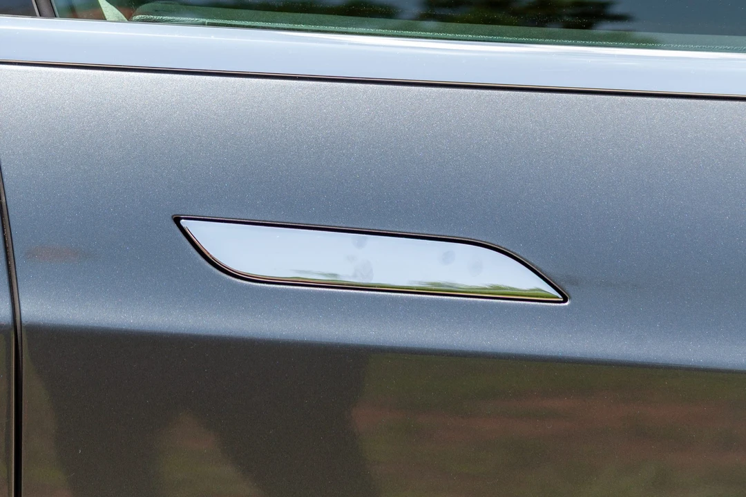 2014 Tesla Model S - Image 24 of 31