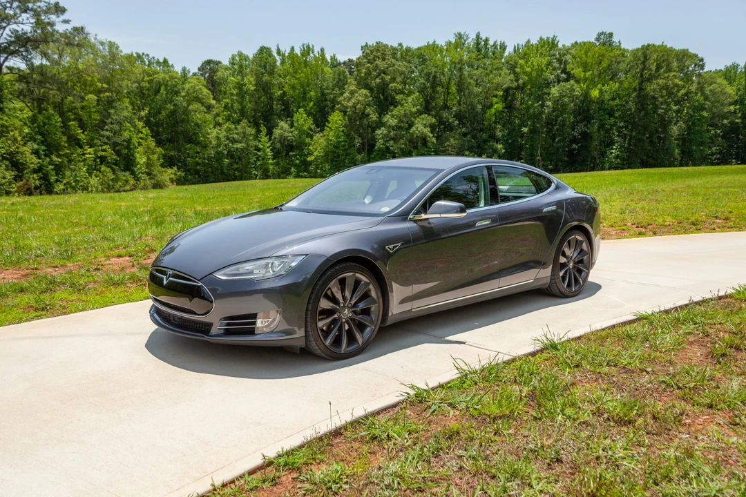 2014 Tesla Model S - Image 2 of 31