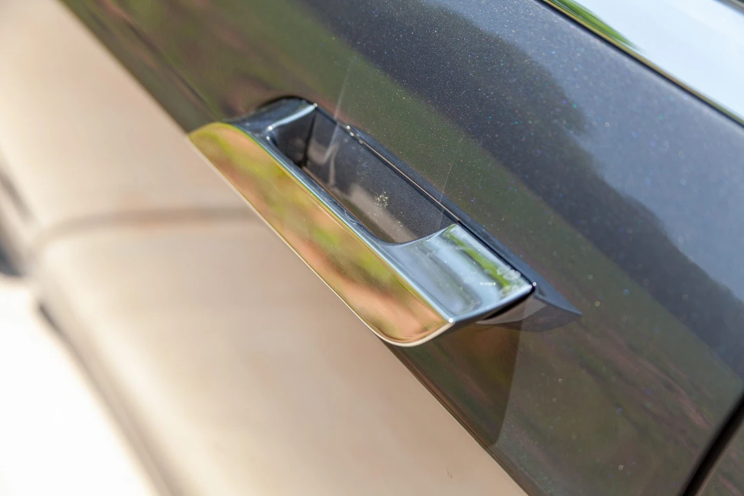 2014 Tesla Model S - Image 25 of 31