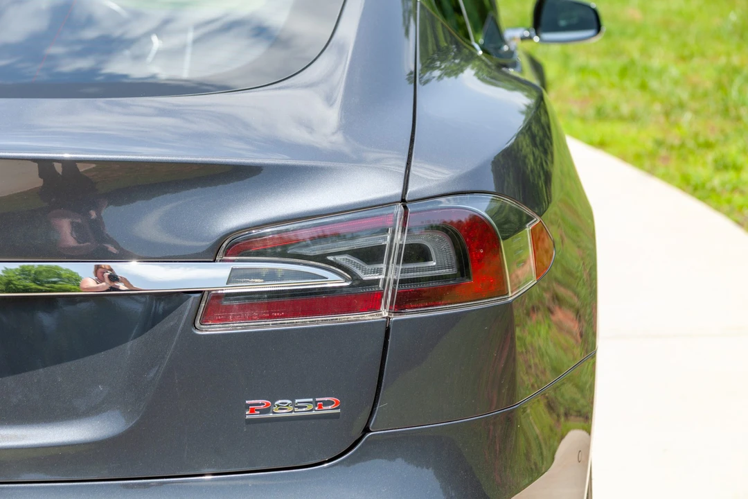 2014 Tesla Model S - Image 21 of 31