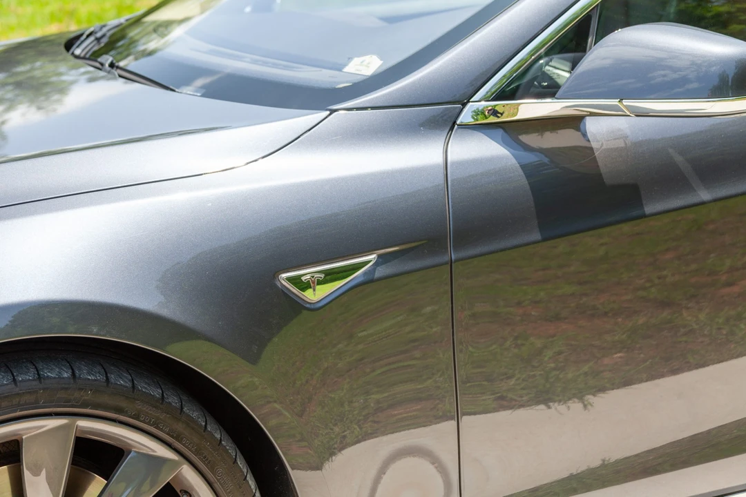 2014 Tesla Model S - Image 26 of 31