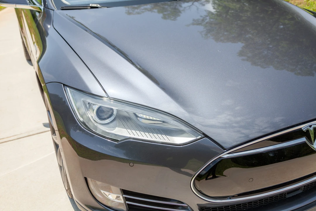 2014 Tesla Model S - Image 13 of 31