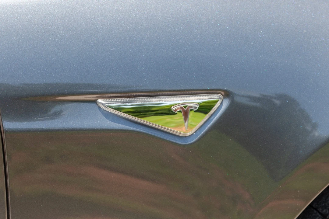 2014 Tesla Model S - Image 27 of 31