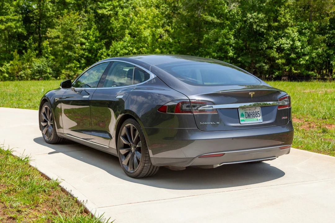 2014 Tesla Model S - Image 9 of 31