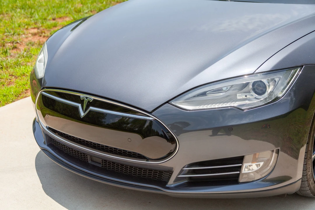 2014 Tesla Model S - Image 17 of 31