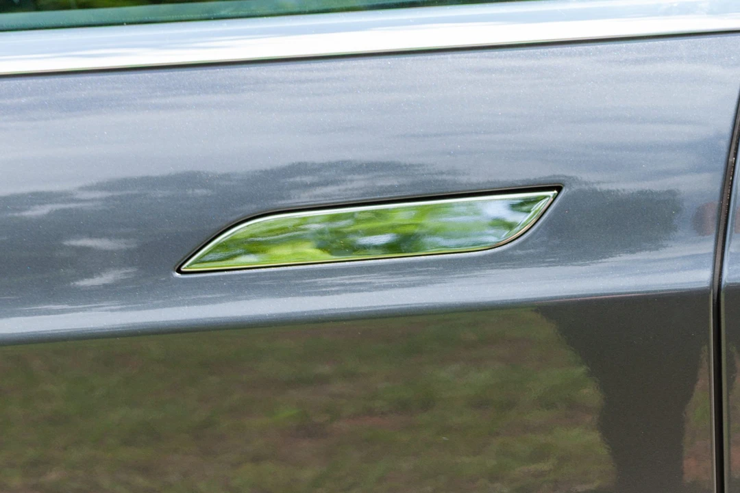 2014 Tesla Model S - Image 23 of 31