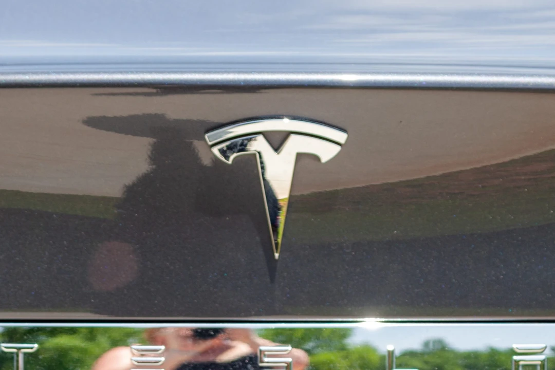 2014 Tesla Model S - Image 29 of 31