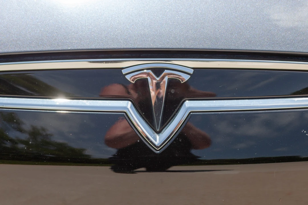 2014 Tesla Model S - Image 28 of 31