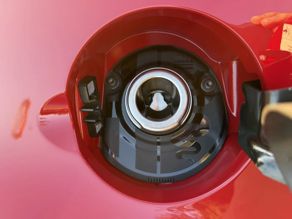 2015 Alfa Romeo 4C Coupe - Image 31 of 31