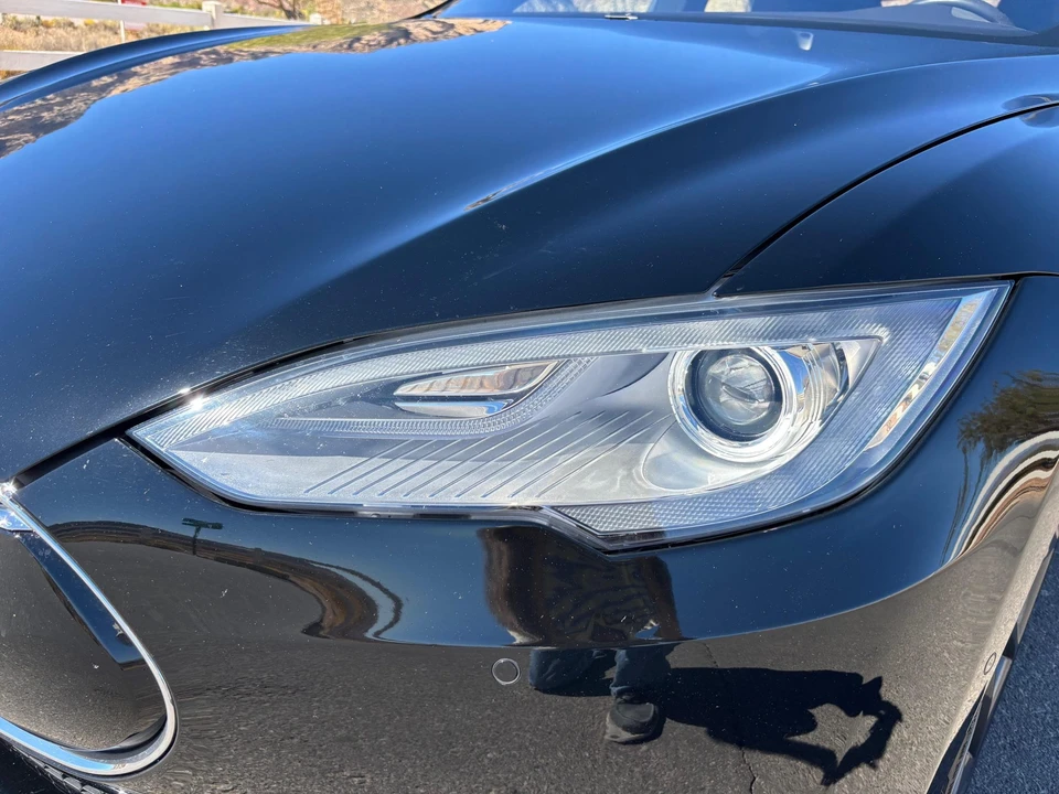 2015 Tesla Model S - Image 8 of 31