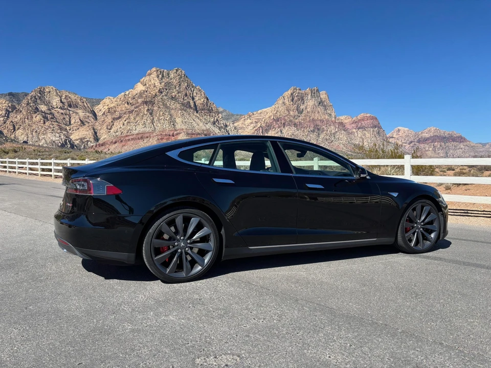 2015 Tesla Model S - Image 5 of 31
