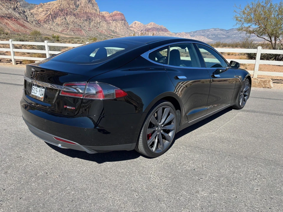 2015 Tesla Model S - Image 4 of 31